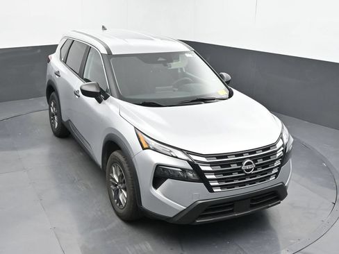 Used 2024 Nissan Rogue S FWD image 36
