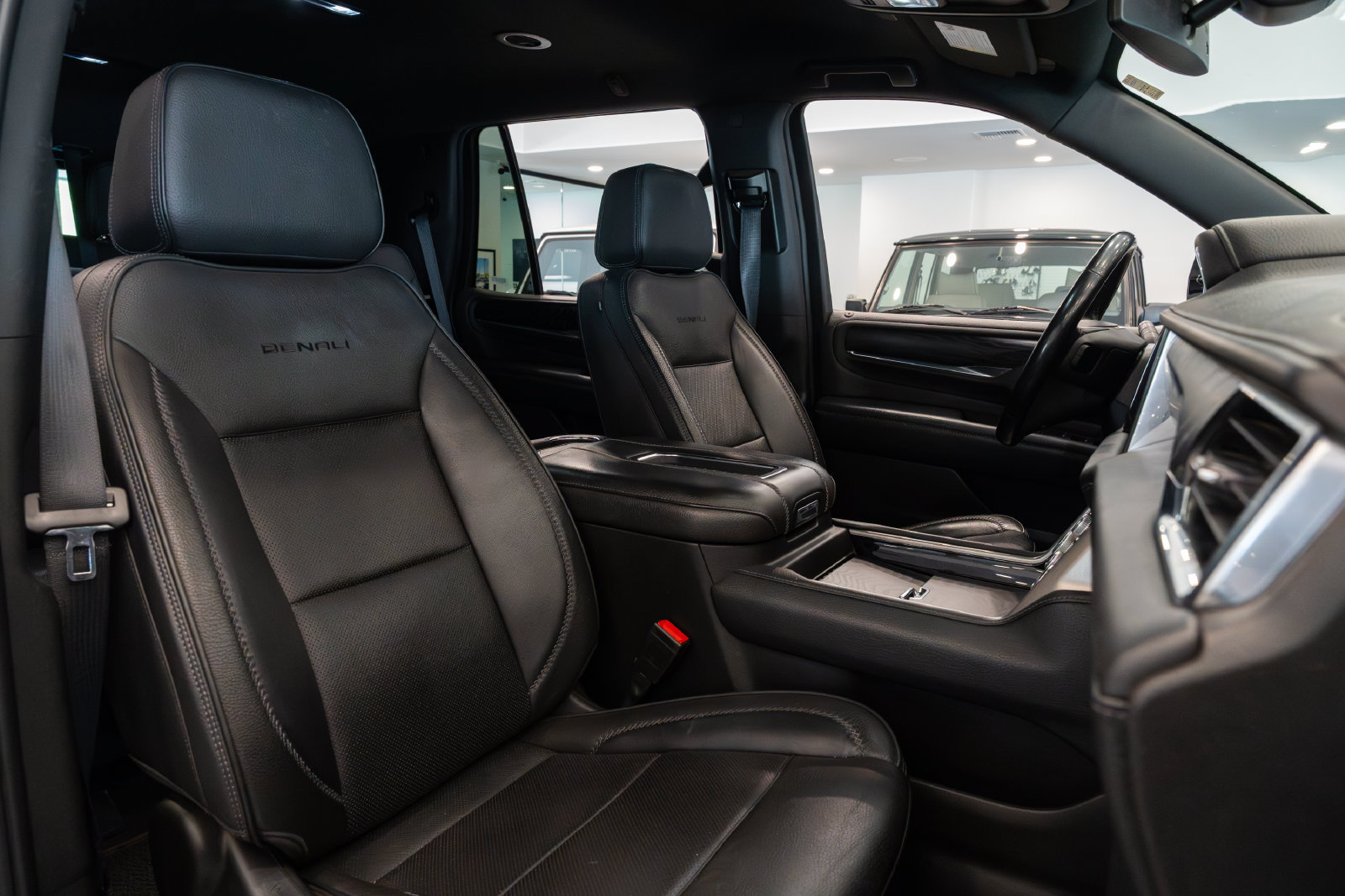 Used 2022 GMC Yukon Denali AWD/4WD image 18