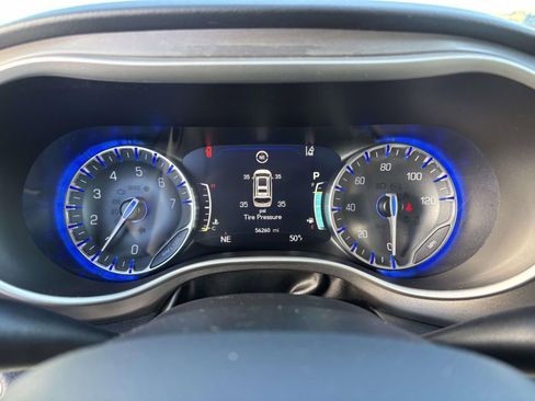 Used 2021 Chrysler Pacifica Touring-L image 17