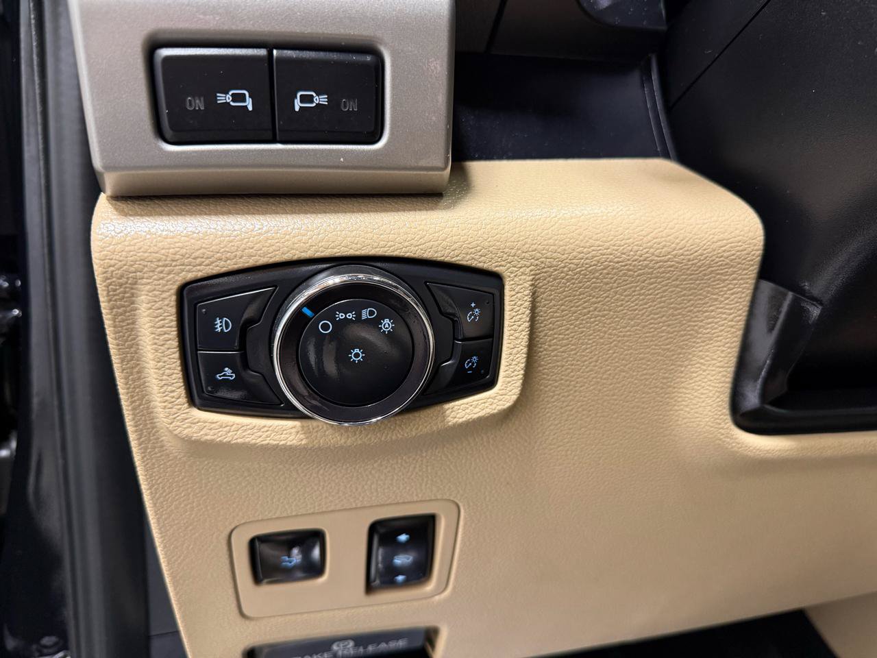 Used 2020 Ford F250 Lariat w/ Lariat Ultimate Package AWD/4WD image 12