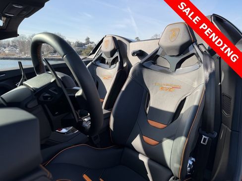Used 2024 Lamborghini Huracan EVO image 16