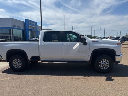 Used 2022 Chevrolet Silverado 2500 LT w/ Convenience Package AWD/4WD image 3