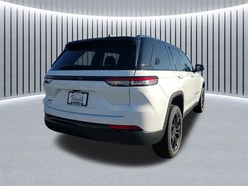 New 2025 Jeep Grand Cherokee Limited image 3