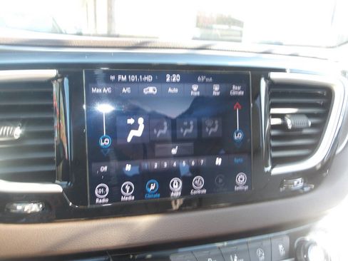 Used 2018 Chrysler Pacifica Touring-L w/ Advanced Safetytec Group image 14