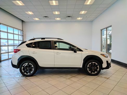 Used 2023 Subaru Crosstrek 2.0i image 2