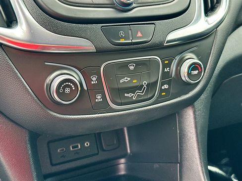 Used 2023 Chevrolet Equinox LT image 16