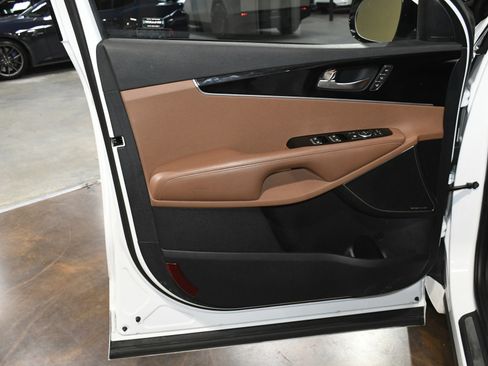 Used 2019 Kia Sorento SX image 41