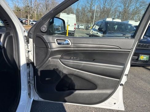 Certified 2022 Jeep Grand Cherokee Laredo X image 31