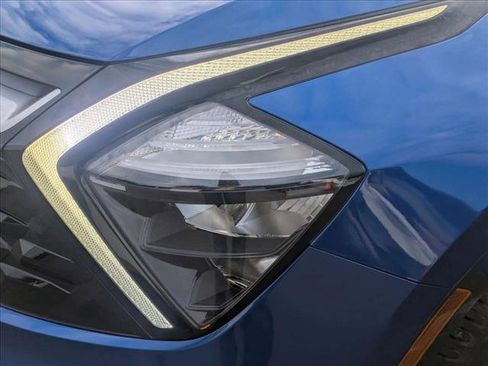 Used 2023 Kia Sportage EX image 9