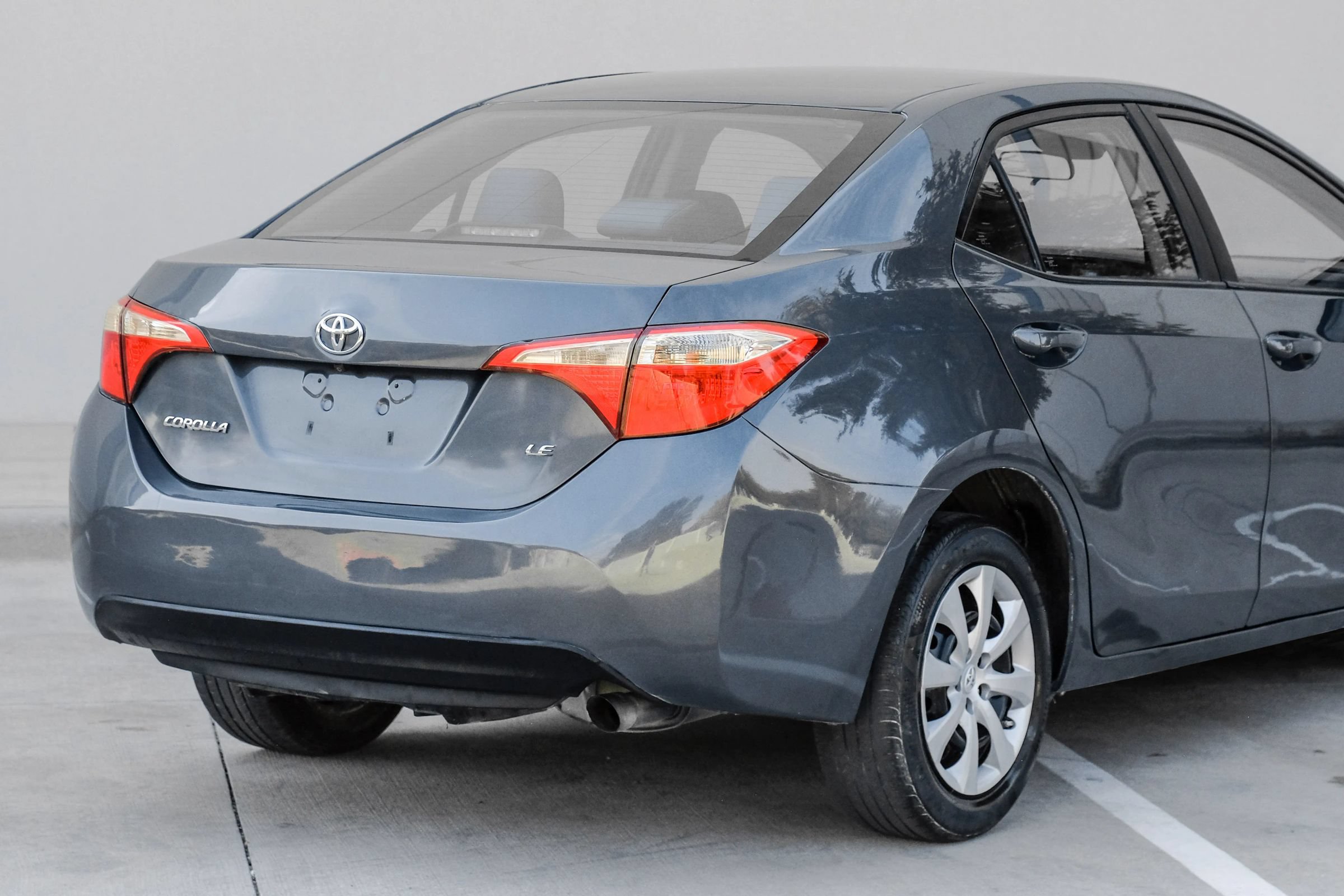 Used 2018 Toyota Corolla LE FWD image 12