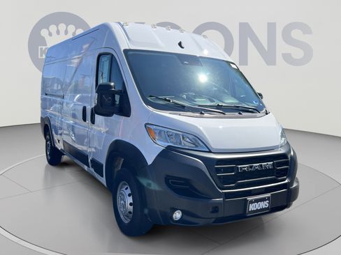 Used 2025 RAM ProMaster 2500 w/ Convenience Group FWD image 8