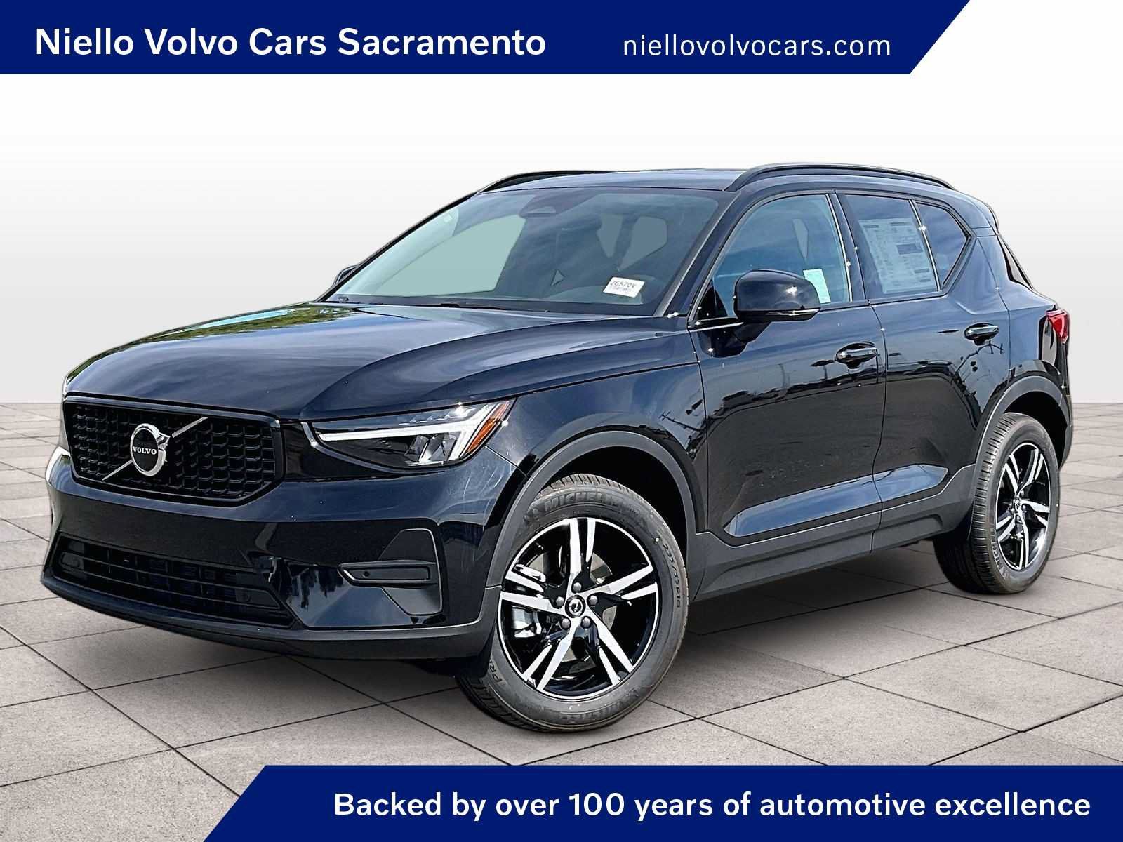 New 2026 Volvo XC40 B5 Core w/ Climate Package AWD/4WD image 1