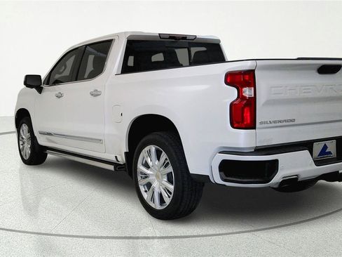 Used 2024 Chevrolet Silverado 1500 High Country w/ Technology Package AWD/4WD image 3