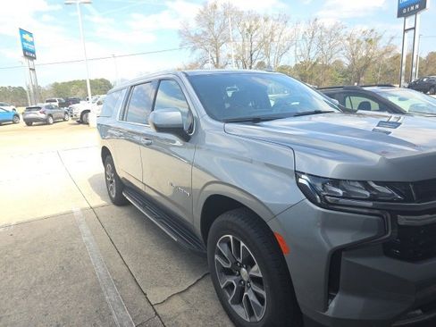 Used 2023 Chevrolet Suburban LS image 11