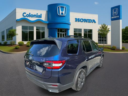 Used 2025 Honda Pilot Sport image 6