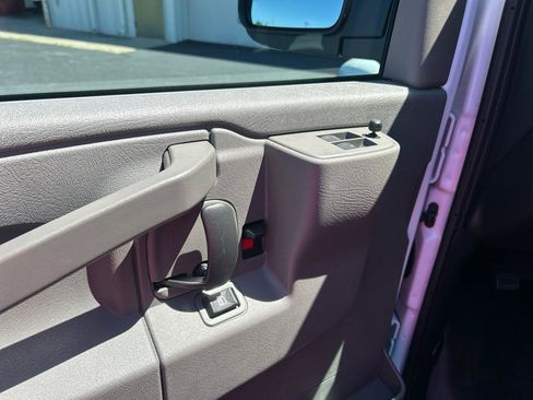 Used 2026 Chevrolet Express 2500 w/ Driver Convenience Package RWD image 11