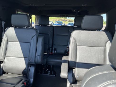 Used 2022 Chevrolet Suburban LT w/ LT Signature Package AWD/4WD image 23