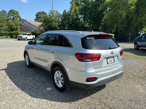 Used 2020 Kia Sorento LX w/ LX I4 Convenience Package FWD image 3