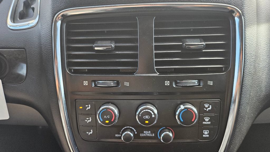 Used 2019 Dodge Grand Caravan SE FWD image 35