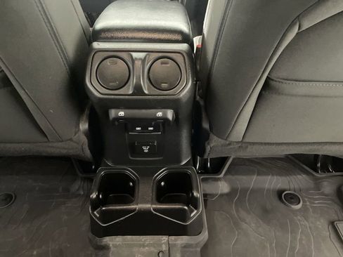 Used 2023 Jeep Gladiator Sport AWD/4WD image 17