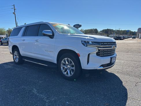 Used 2022 Chevrolet Suburban Premier image 7