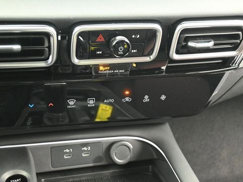 New 2026 Nissan Sentra SR w/ Floor Mat Package FWD image 11