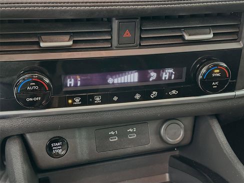 Used 2024 Nissan Rogue SV image 9