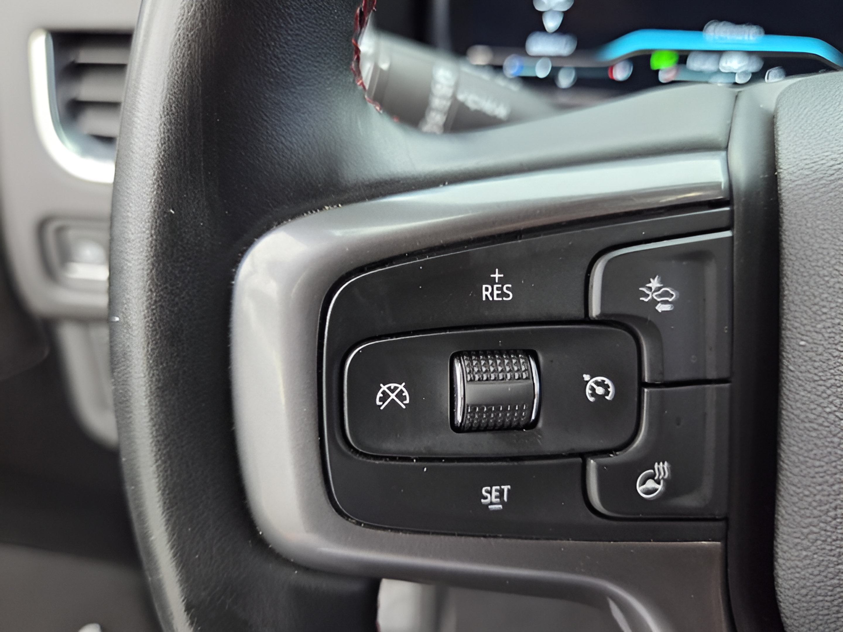 Used 2023 Chevrolet Suburban RST w/ Luxury Package RWD image 25