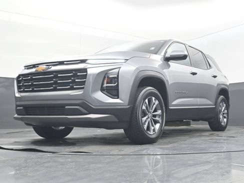 Used 2025 Chevrolet Equinox LT FWD image 25