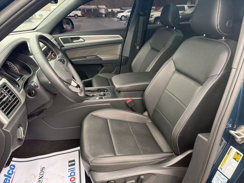 Used 2021 Volkswagen Atlas Cross Sport SE w/ Panoramic Sunroof Package image 22