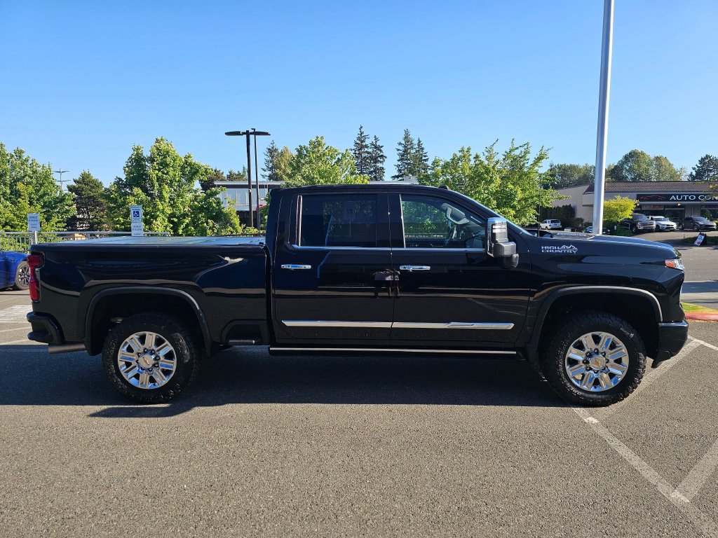 Used 2024 Chevrolet Silverado 2500 High Country w/ High Country Premium Package AWD/4WD image 6