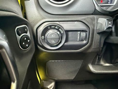 Used 2023 Jeep Gladiator Sport AWD/4WD image 33