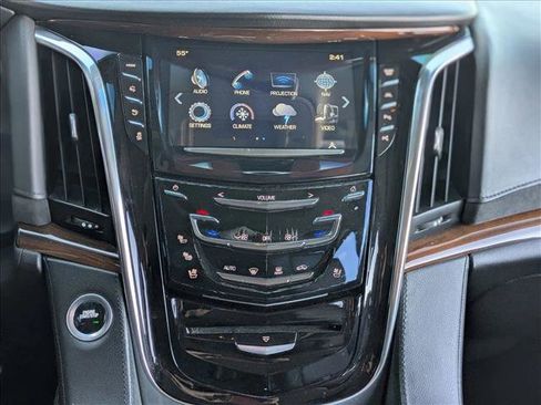 Used 2017 Cadillac Escalade ESV Luxury image 16