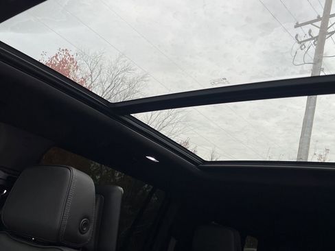 Used 2021 GMC Yukon XL Denali w/ Denali Premium Package image 18