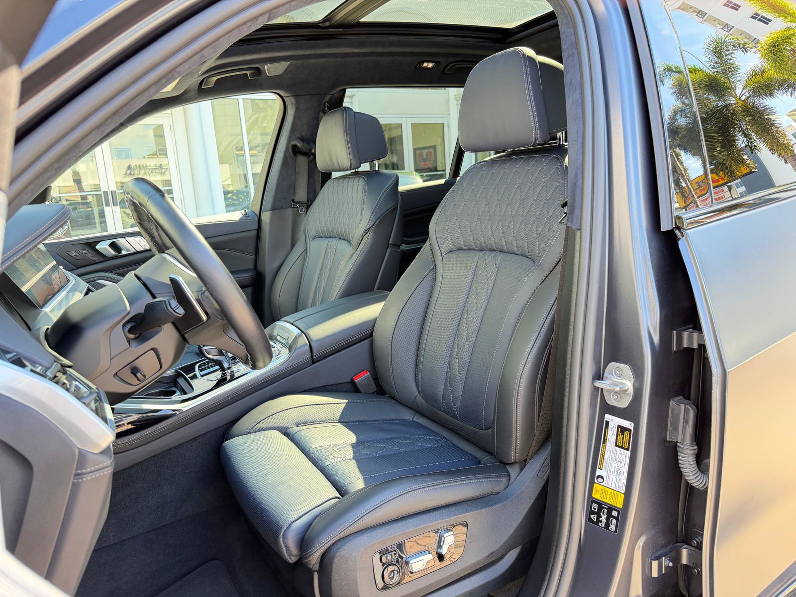 Used 2021 BMW X7 M50i AWD/4WD image 30