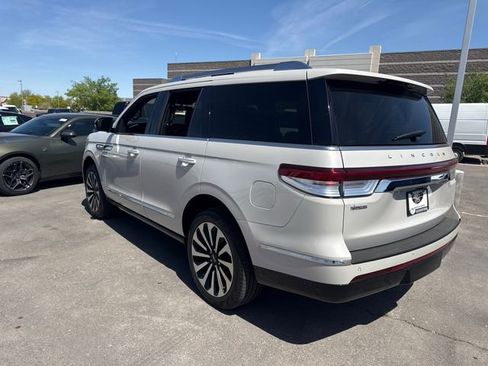 Used 2024 Lincoln Navigator Reserve image 4