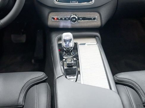 Certified 2024 Volvo XC90 T8 Ultimate w/ Lounge Package AWD/4WD image 32