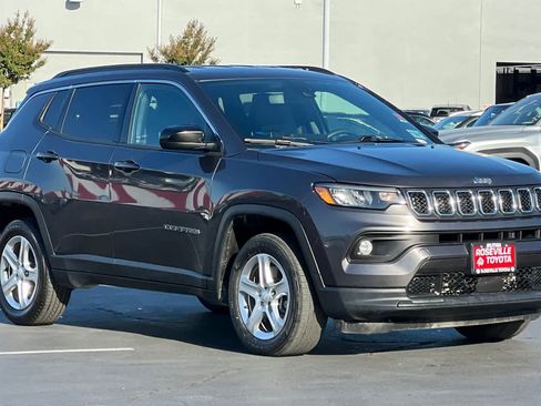 Used 2024 Jeep Compass Latitude image 5