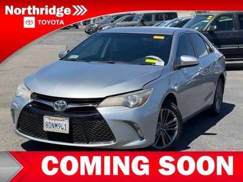 Used 2017 Toyota Camry SE FWD image 1