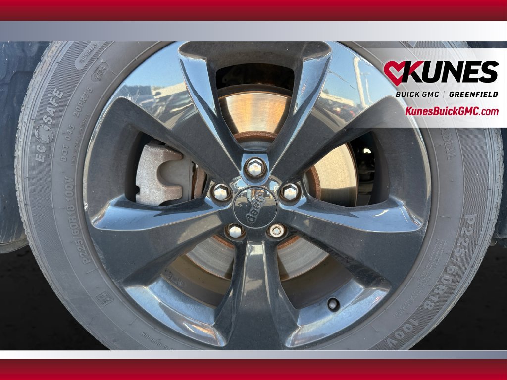 Used 2018 Jeep Cherokee Latitude w/ Altitude Package AWD/4WD image 12