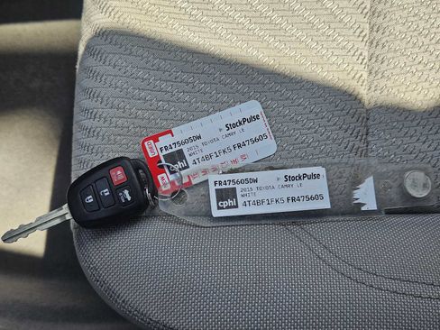 Used 2015 Toyota Camry LE FWD image 31