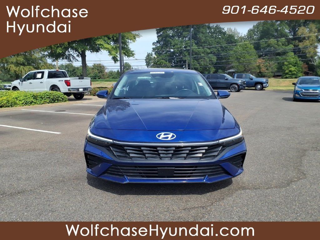 Used 2025 Hyundai Elantra SEL FWD image 8