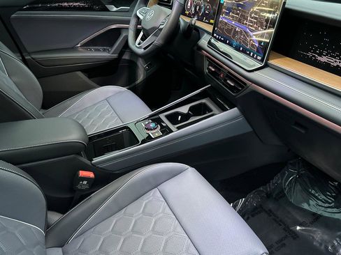 New 2026 Volkswagen Tiguan SEL R-Line image 15