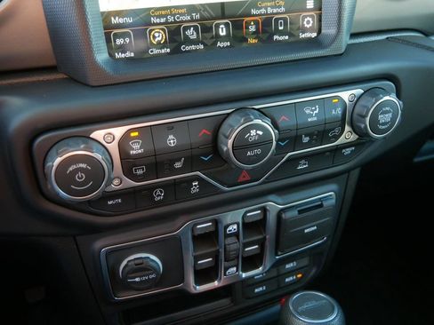 Used 2021 Jeep Gladiator Sport AWD/4WD image 27