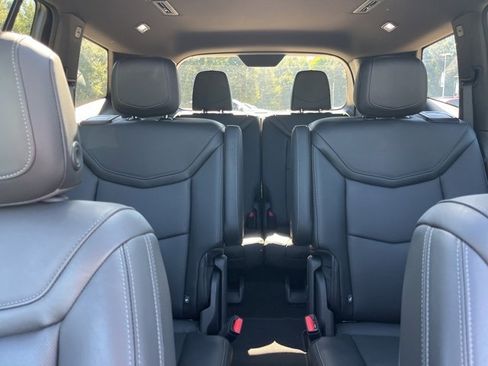 Used 2025 Cadillac XT6 Premium Luxury image 39