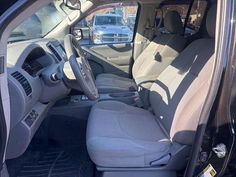 Used 2020 Nissan Frontier SV w/ Midnight Edition Floor Mats image 10