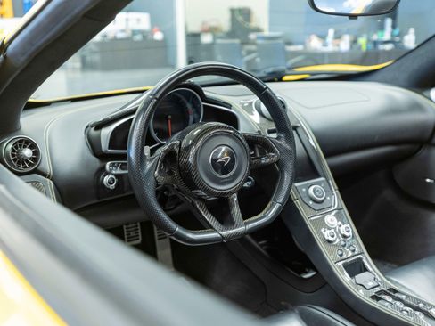 Used 2015 McLaren 650S Spider RWD image 11