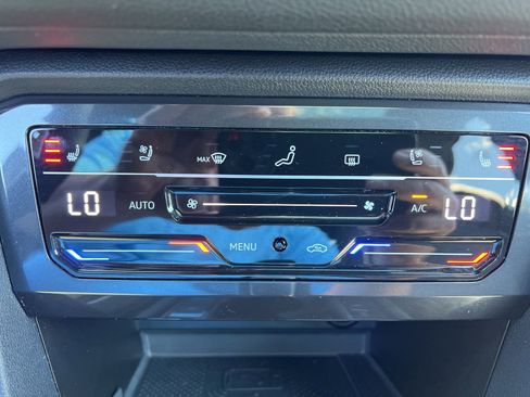 Used 2022 Volkswagen Tiguan SEL R-Line image 28