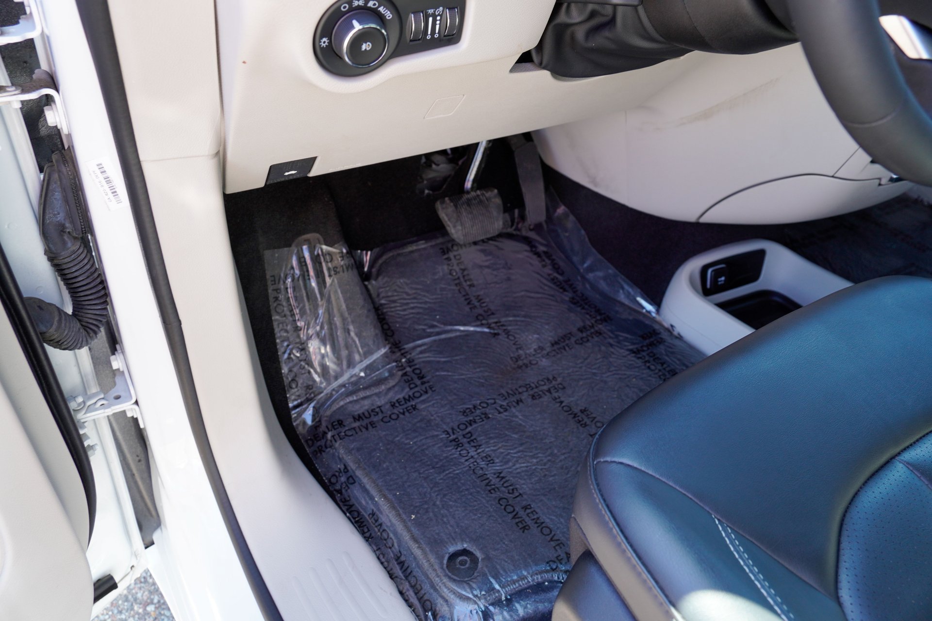 Used 2024 Chrysler Pacifica Limited FWD image 35