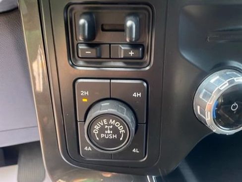 Used 2023 Ford F150 Lariat AWD/4WD image 5